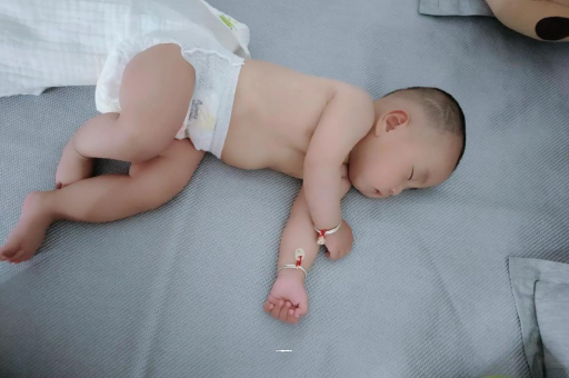 寿光几个月宝宝会抬头